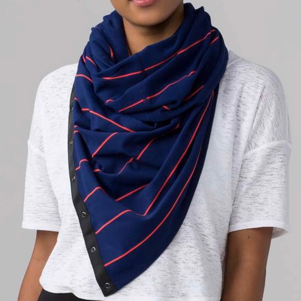 Lululemon Athletica Scarf/Wrap - many ways to wear it!